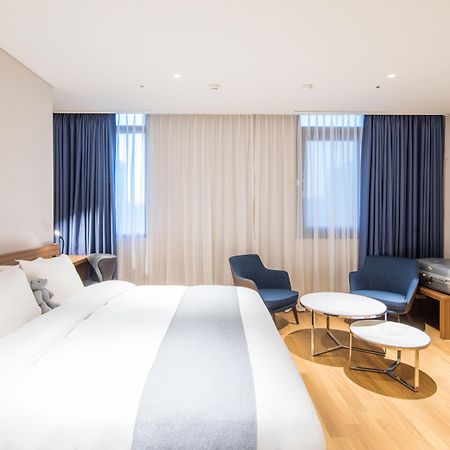 Ibis Ambassador Suwon Hotel Bagian luar foto
