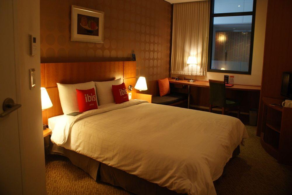 Ibis Ambassador Suwon Hotel Bagian luar foto