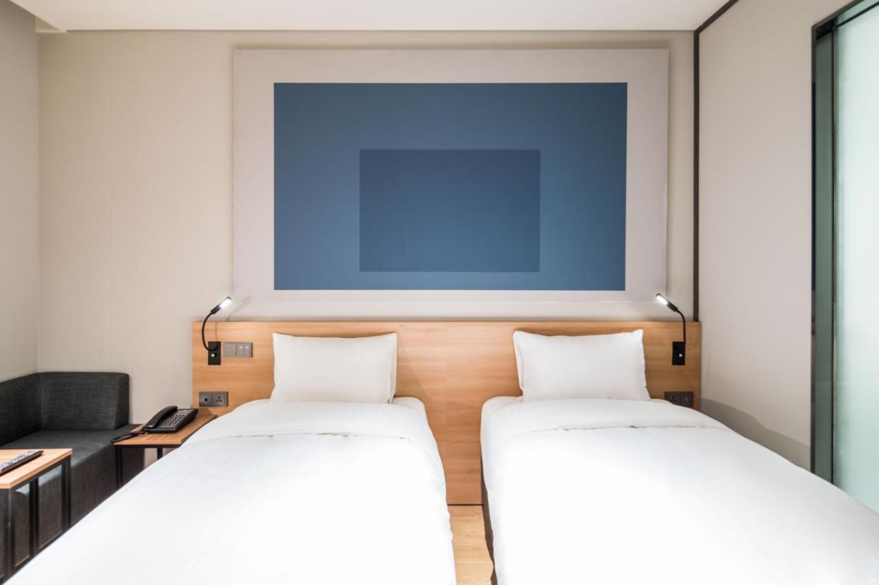 Ibis Ambassador Suwon Hotel Bagian luar foto