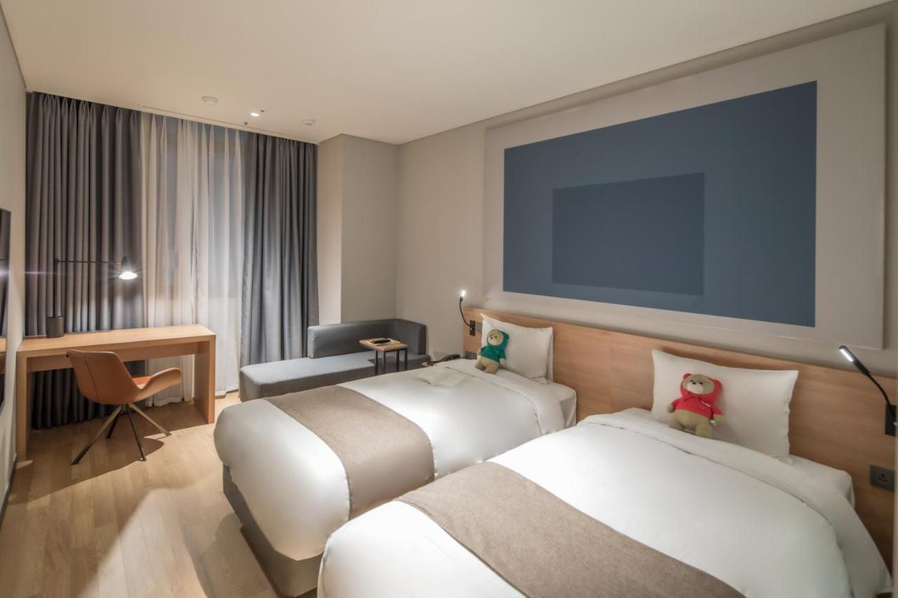 Ibis Ambassador Suwon Hotel Bagian luar foto