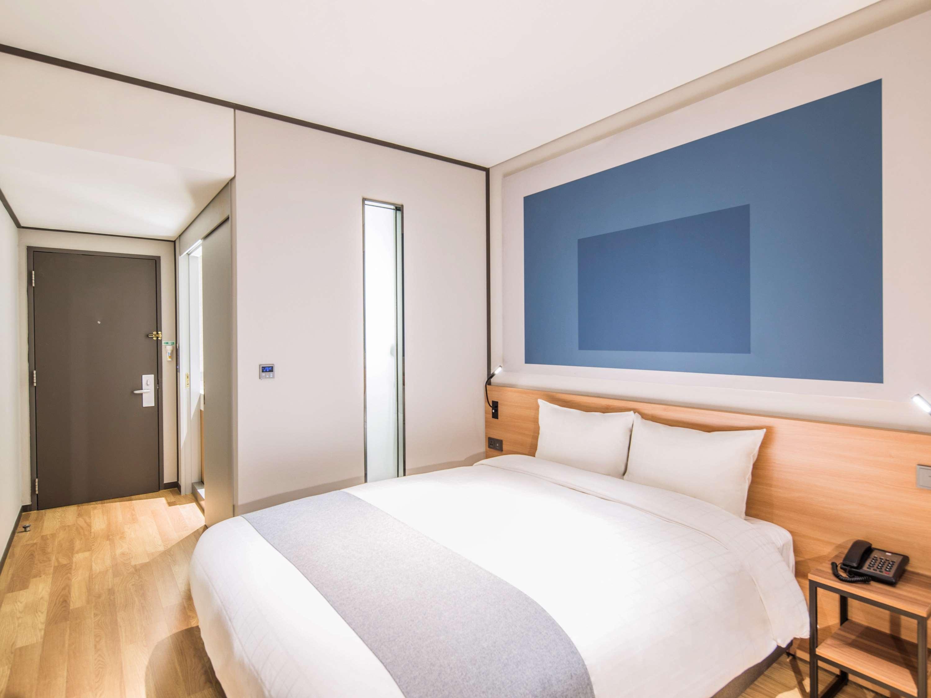 Ibis Ambassador Suwon Hotel Bagian luar foto