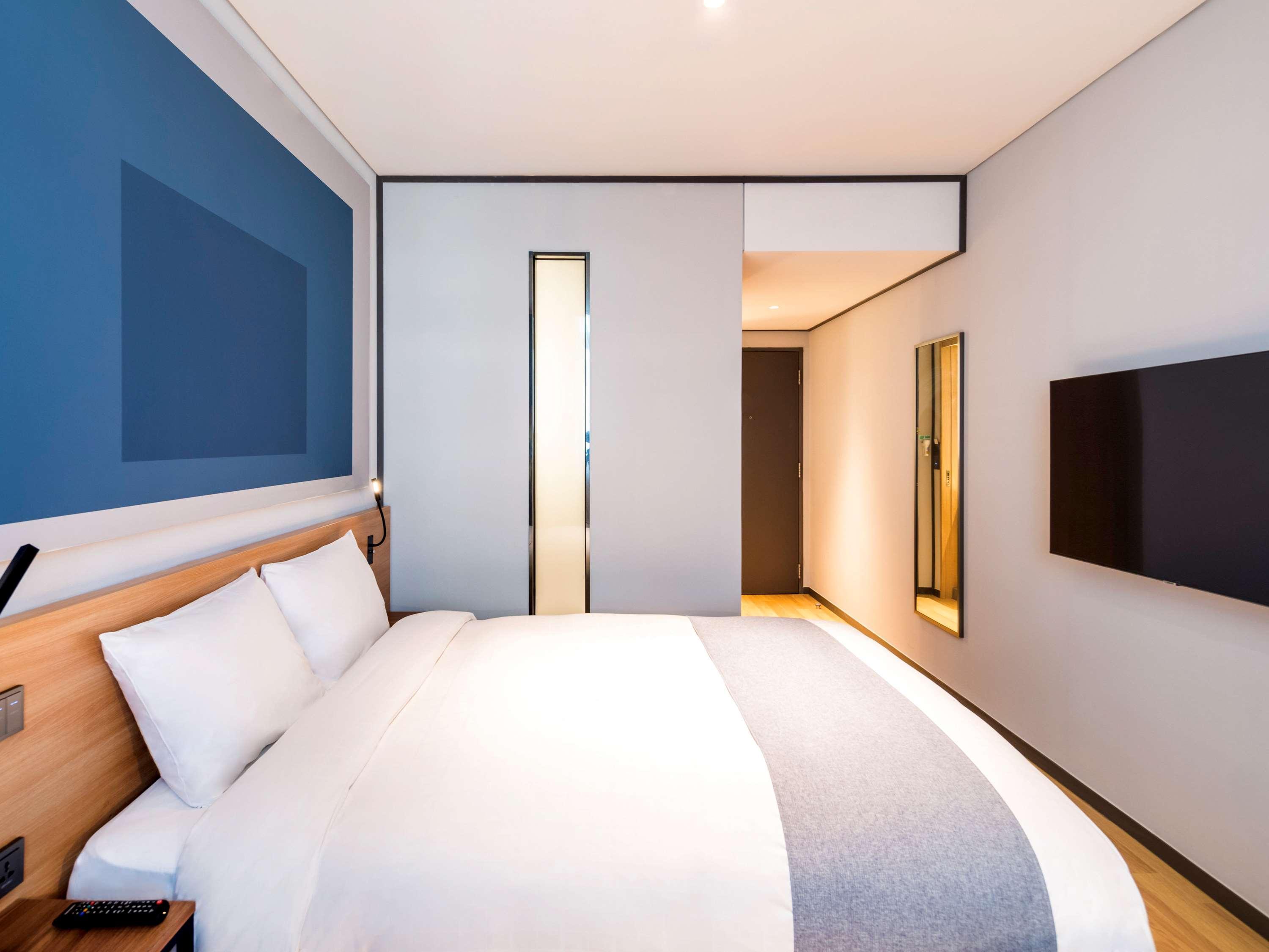 Ibis Ambassador Suwon Hotel Bagian luar foto