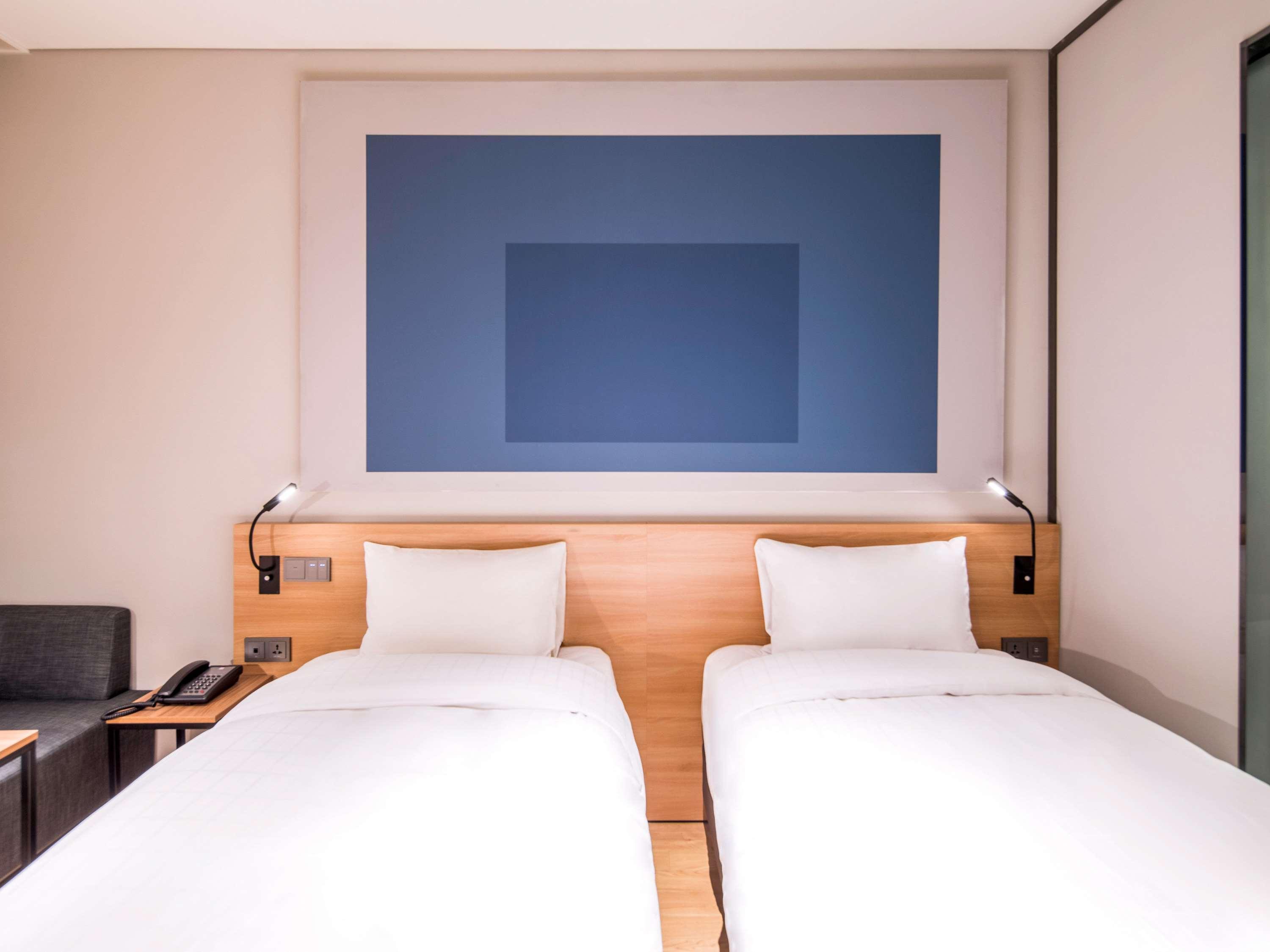 Ibis Ambassador Suwon Hotel Bagian luar foto
