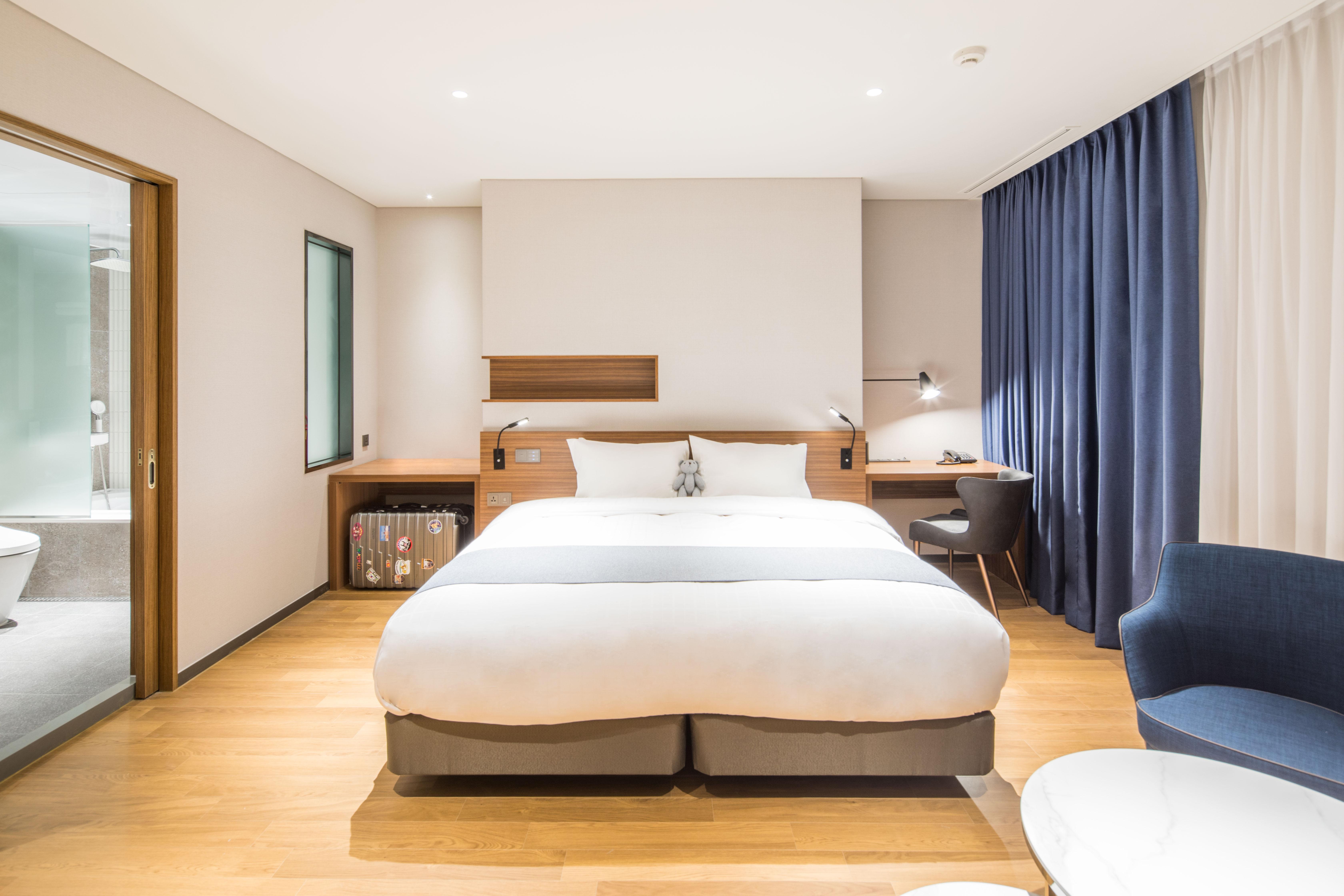 Ibis Ambassador Suwon Hotel Bagian luar foto