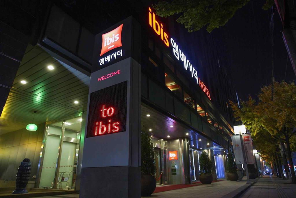 Ibis Ambassador Suwon Hotel Bagian luar foto