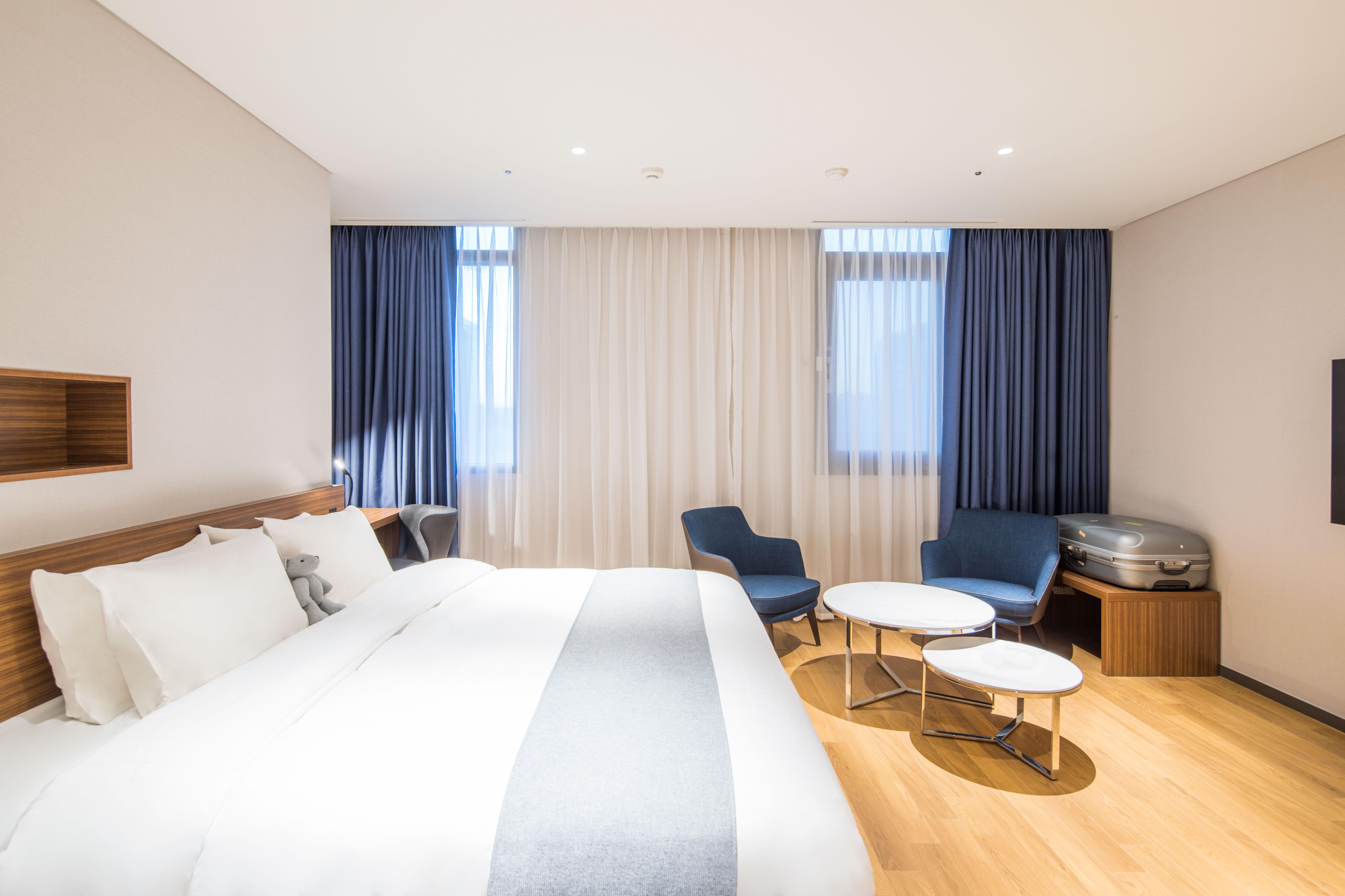 Ibis Ambassador Suwon Hotel Bagian luar foto