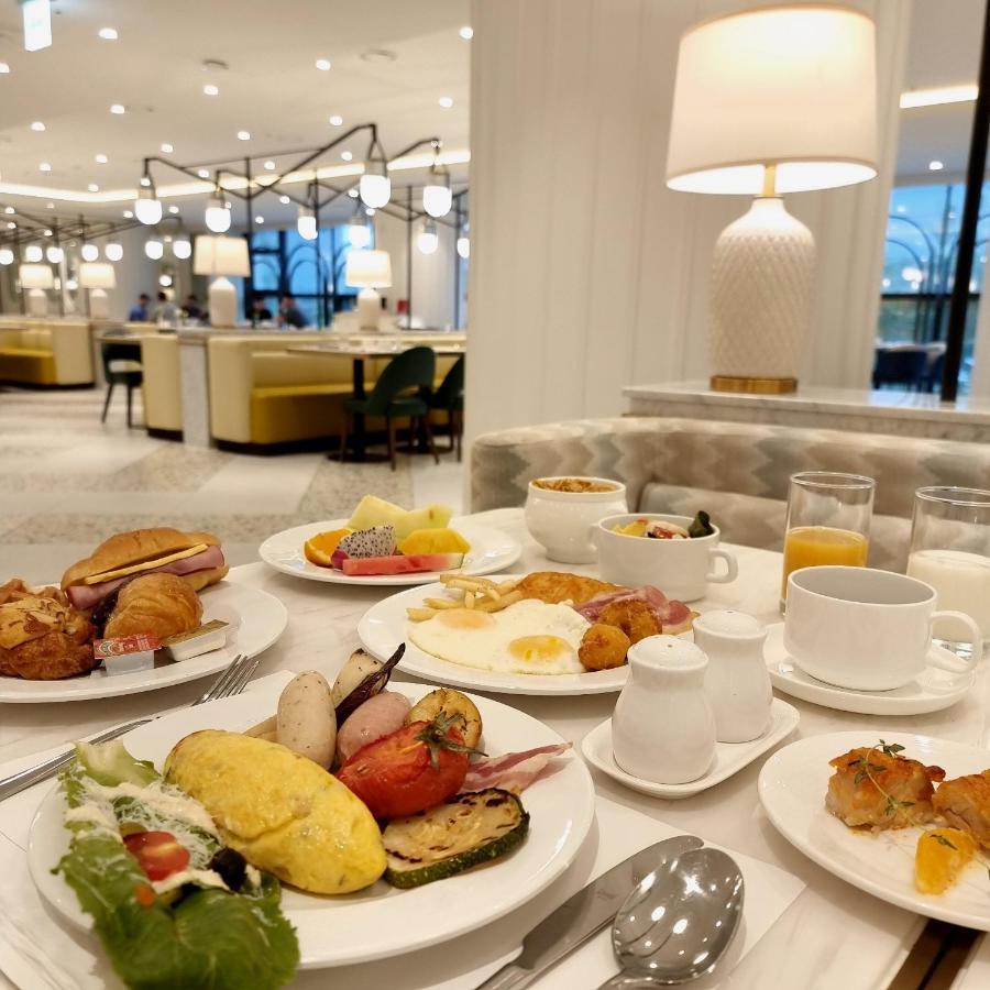 Ibis Ambassador Suwon Hotel Bagian luar foto
