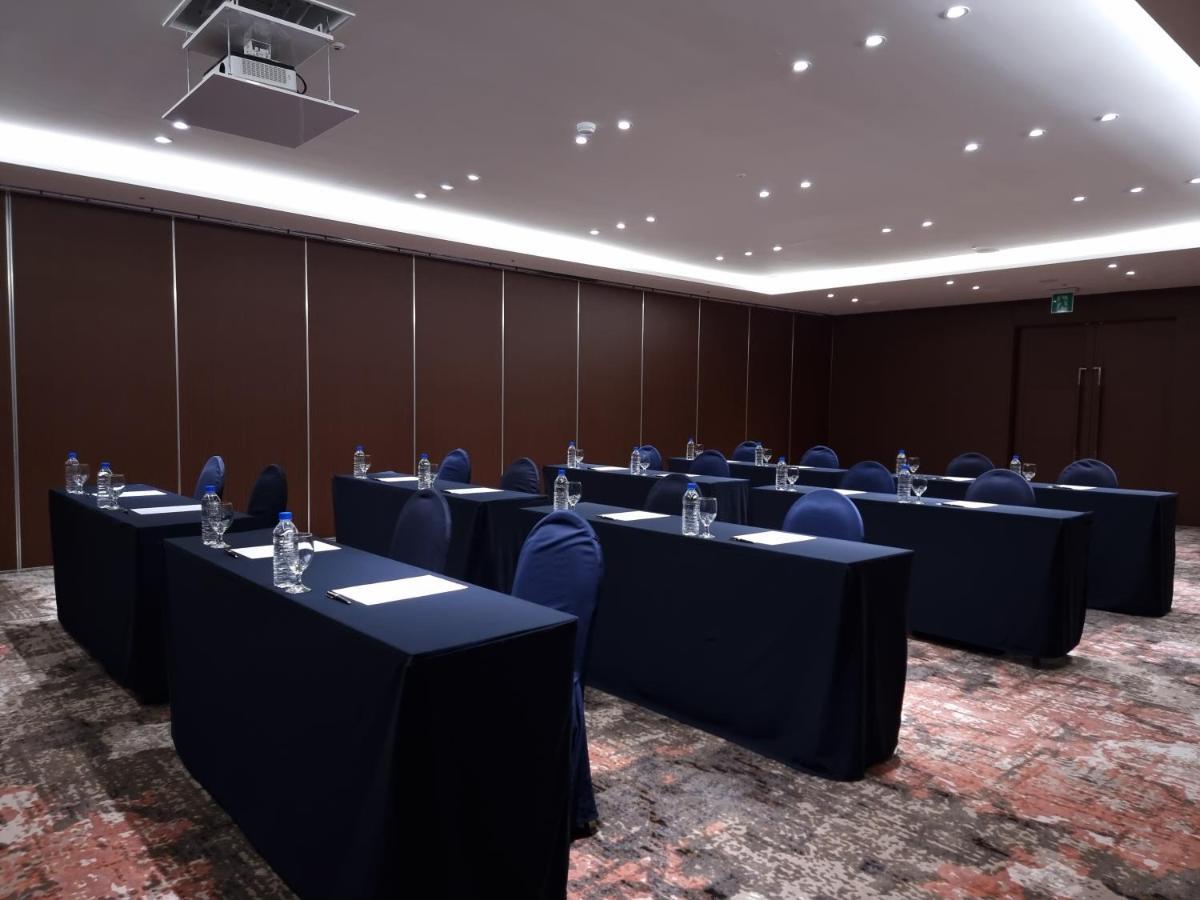 Ibis Ambassador Suwon Hotel Bagian luar foto