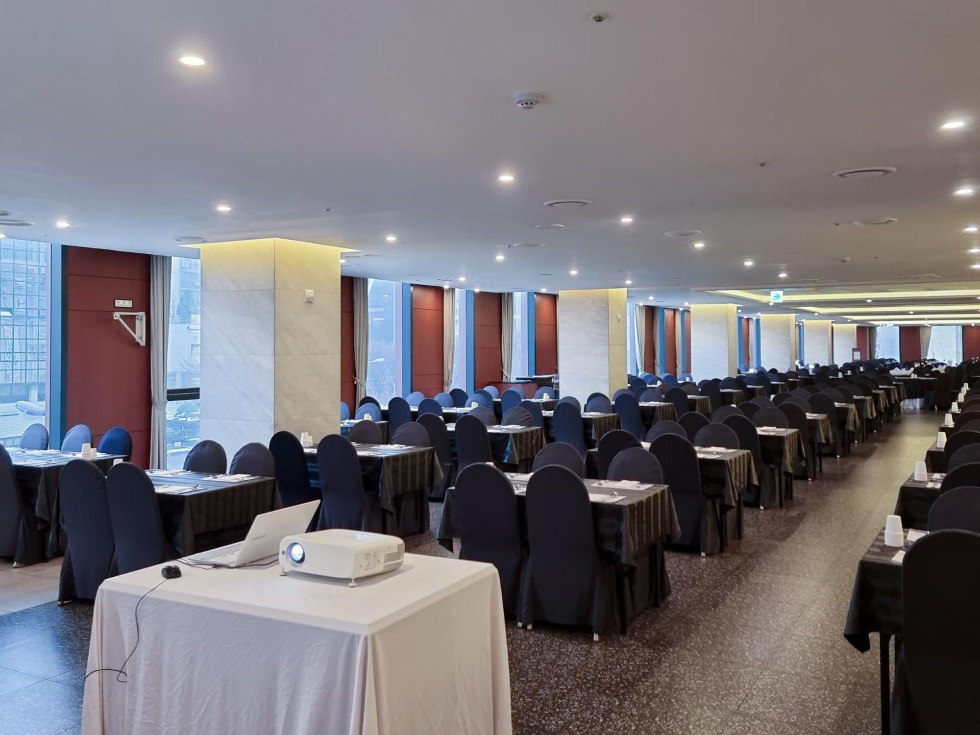 Ibis Ambassador Suwon Hotel Bagian luar foto