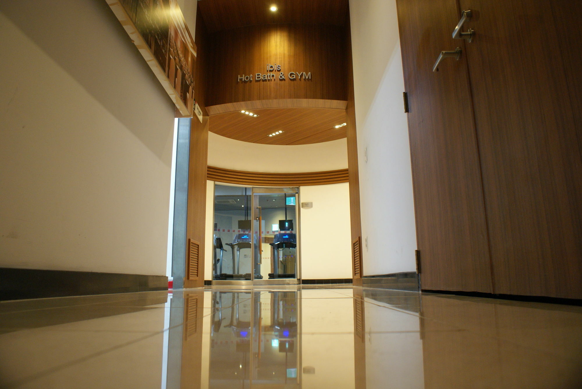 Ibis Ambassador Suwon Hotel Bagian luar foto